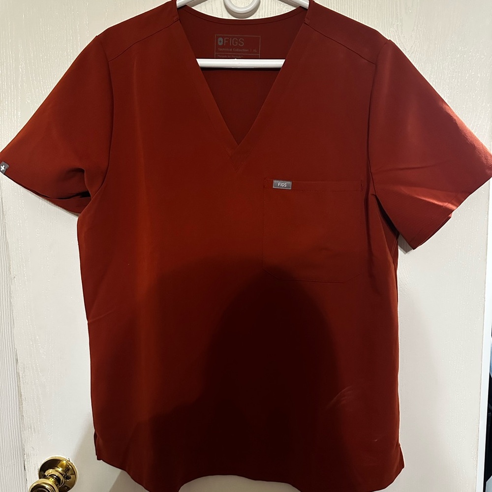 Figs auburn Caterina scrub top